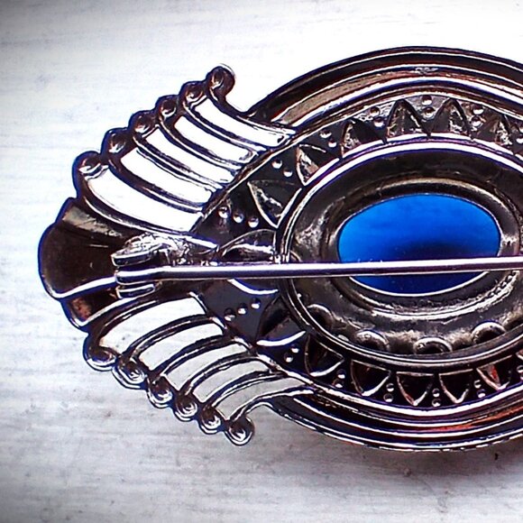 Quality Vintage Sapphire Blue Paste Glass Clear Rhinestone 'Eye' Shaped Brooch - Picture 6 of 7